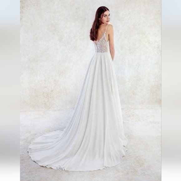 Wedding Gown - Picture 7 of 11